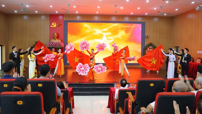 PHƯỜNG THƯỢNG CÁT QUYẾT TÂM BỨT PHÁ TRONG CẢI CÁCH HÀNH CHÍNH, KHẲNG ĐỊNH VỊ THẾ ĐƠN VỊ DẪN DẦU