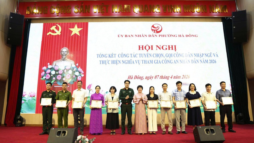 Phường Hà Đông khen thưởng 132 tập thể, cá nhân trong công tác tuyển chọn, gọi công dân nhập ngũ năm 2026