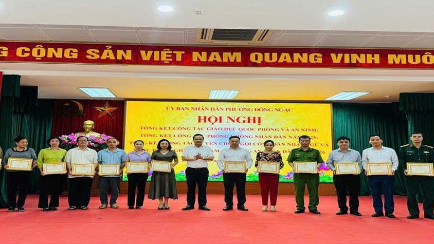 Phường Đông Ngạc tổ chức Hội nghị tổng kết công tác giáo dục quốc phòng – an ninh, phòng không nhân dân năm 2025; tổng kết công tác tuyển chọn và gọi công dân nhập ngũ năm 2026