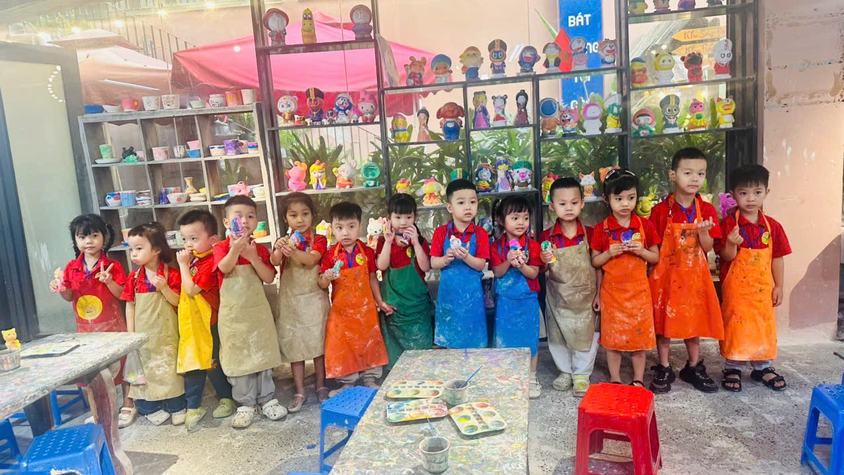 TRƯỜNG MẦM NON TÂN MAI TỔ CHỨC HOẠT ĐỘNG NGOẠI KHÓA KẾT HỢP HỌC TẬP VÀ HƯỚNG NGHIỆP TẠI TRUNG TÂM LÀNG NGHỀ VIỆT - LÀNG GỐM TRUYỀN THỐNG BÁT TRÀNG