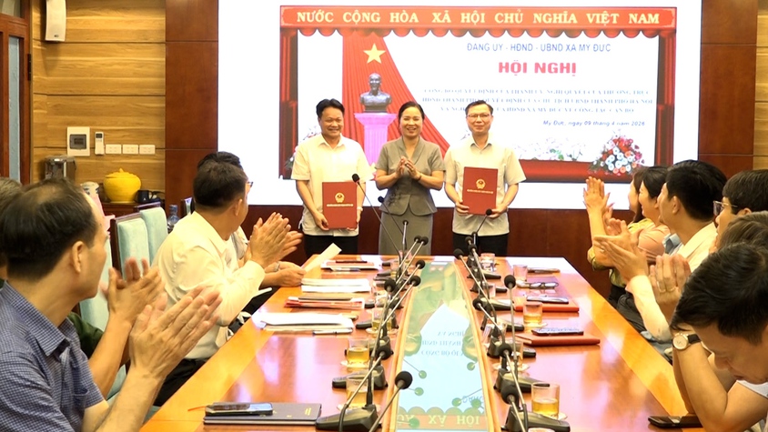 Xã Mỹ Đức công bố các Quyết định của Ban Thường vụ Thành ủy; các Nghị quyết, Quyết định của HĐND, UBND Thành phố và Nghị quyết của HĐND xã về công tác cán bộ