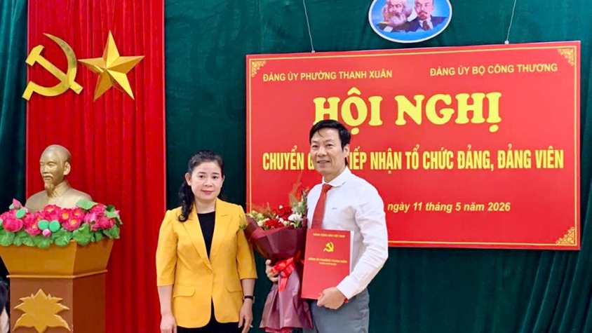 Đảng ủy phường Thanh Xuân tổ chức hội nghị chuyển giao Chi bộ Viện Nghiên cứu Sành sứ Thủy tinh Công nghiệp về trực thuộc Đảng ủy Bộ Công Thương