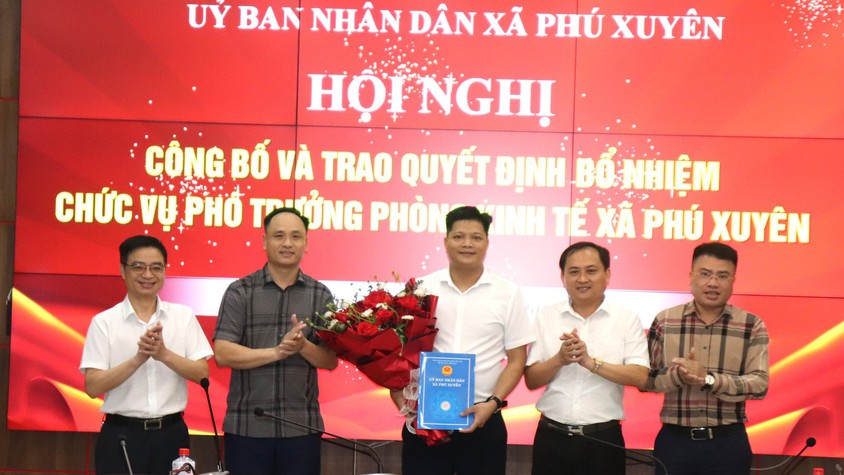 XÃ PHÚ XUYÊN CÔNG BỐ QUYẾT ĐỊNH BỔ NHIỆM PHÓ TRƯỞNG PHÒNG KINH TẾ