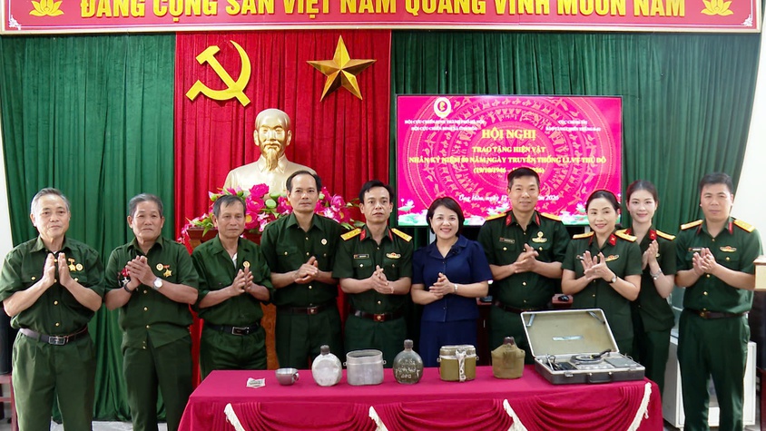 HỘI CỰU CHIẾN BINH XÃ ỨNG HÒA PHỐI HỢP BẢO TÀNG CHIẾN THẮNG B-52 TIẾP NHẬN HIẾN TẶNG TƯ LIỆU, HIỆN VẬT LỊCH SỬ.