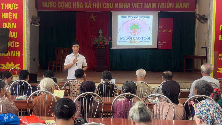 Người cao tuổi phường Chương Mỹ được truyền thông, kỹ năng chăm sóc sức khỏe