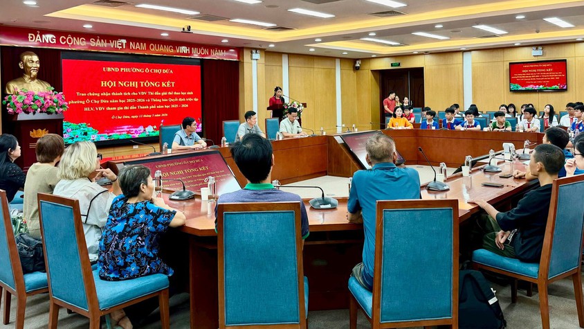 88 vận động viên được trao chứng nhận thành tích thi đấu giải thể thao học sinh phường Ô Chợ Dừa năm học 2025- 2026