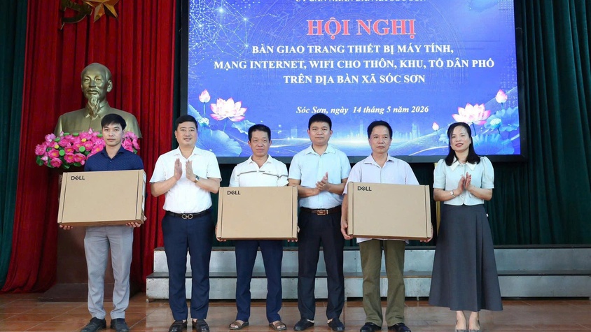 SÓC SƠN BÀN GIAO TRANG THIẾT BỊ MÁY TÍNH, WIFI CHO 62 THÔN, KHU, TỔ DÂN PHỐ