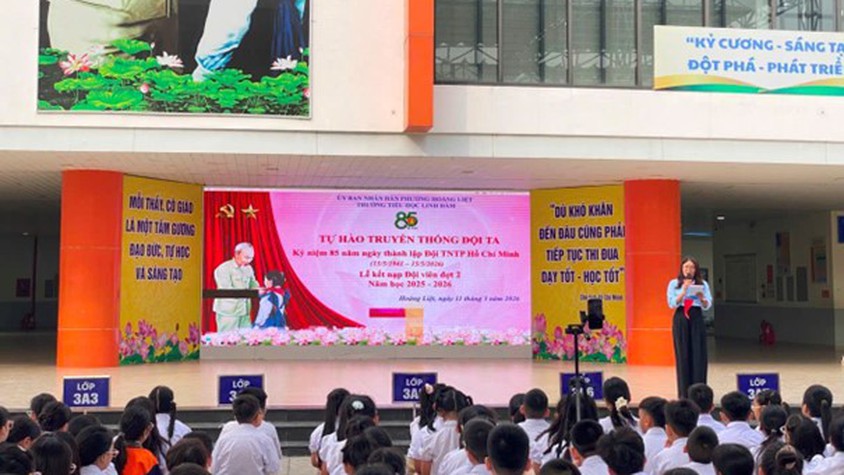 Trường Tiểu học Linh Đàm tổ chức Lễ Chào cờ theo nghi thức Đội và Lễ kết nạp Đội nhân kỷ niệm 85 năm ngày thành lập đội TNTP Hồ Chí Minh