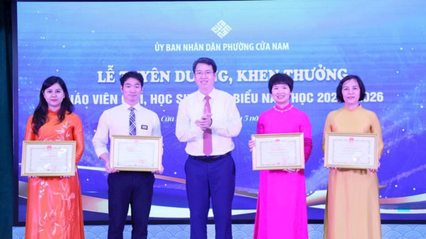 Phường Cửa Nam khen thưởng giáo viên giỏi, học sinh tiêu biểu năm học 2025-2026