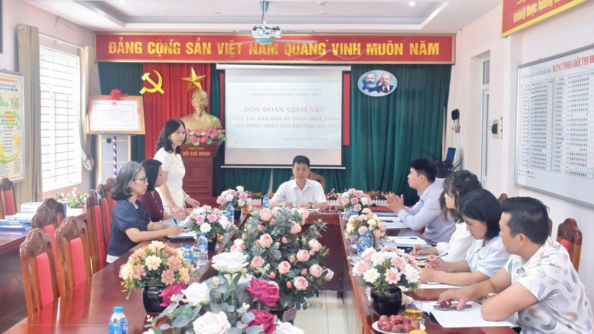 Phường Đại Mỗ tăng cường giám sát vệ sinh an toàn thực phẩm tại các trường học bán trú