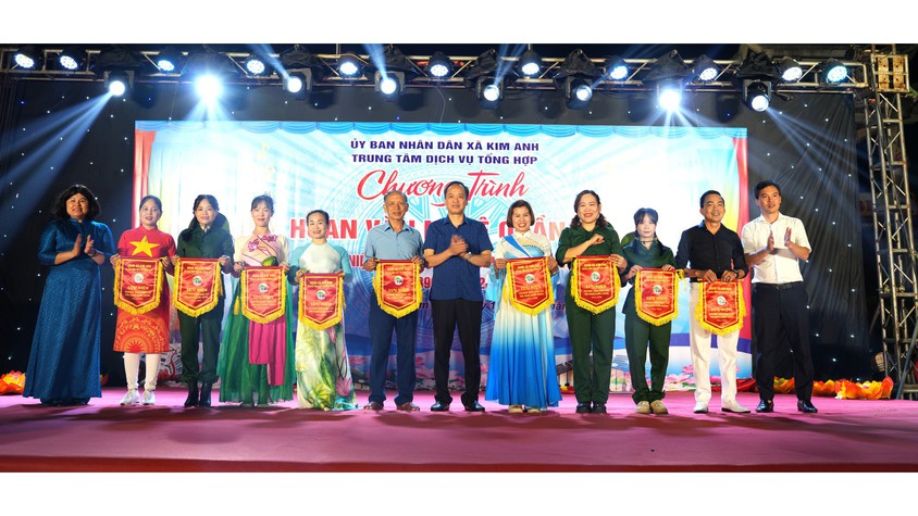 XÃ KIM ANH TỔ CHỨC CHƯƠNG TRÌNH LIÊN HOAN NGHỆ THUẬT QUẦN CHÚNG CHÀO MỪNG 136 NĂM NGÀY SINH CHỦ TỊCH HỒ CHÍ MINH 19/5.