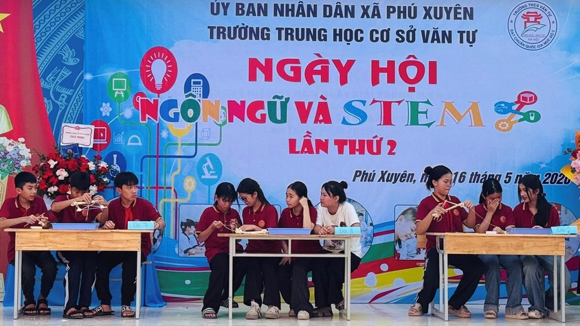 Sôi nổi Ngày hội Ngôn ngữ và STEM tại Trường THCS Văn Tự
