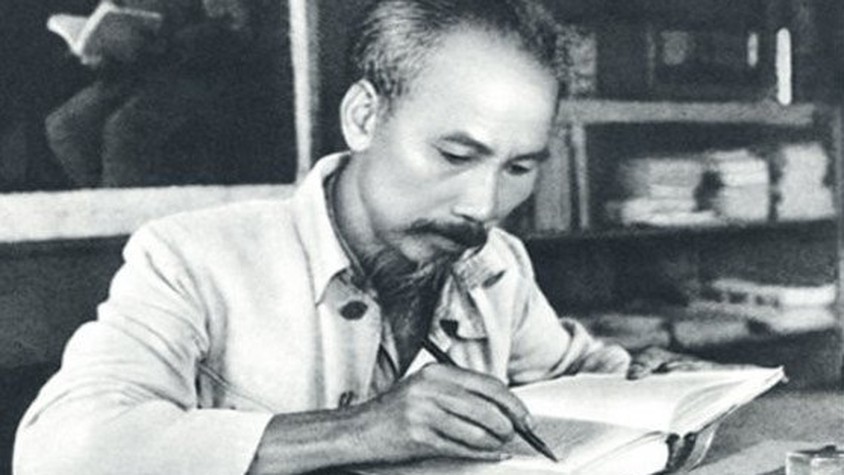 Chủ tịch Hồ Chí Minh - Người Lãnh tụ vĩ đại trọn đời hy sinh cho đất nước và hạnh phúc của nhân dân