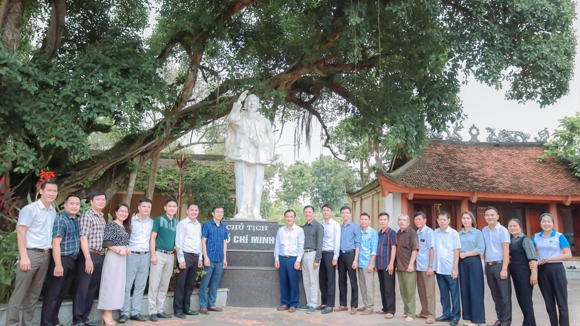 Suối Hai tháng Năm nhớ Bác
