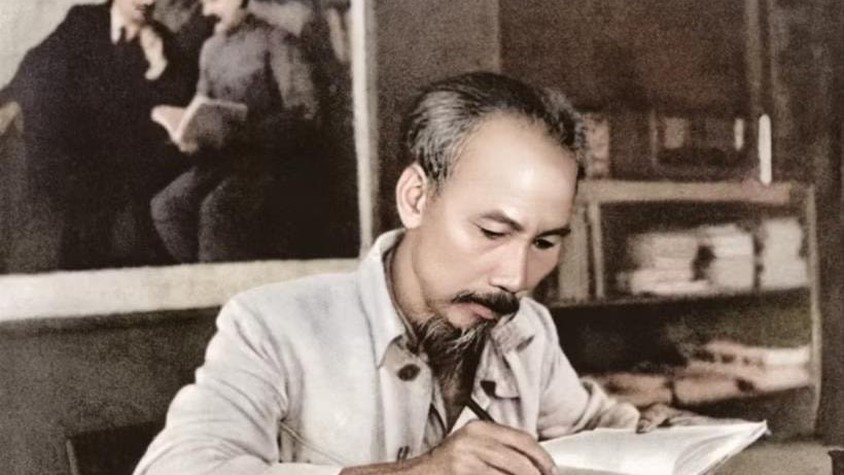 Ánh sáng Hồ Chí Minh soi đường cho chúng ta đi