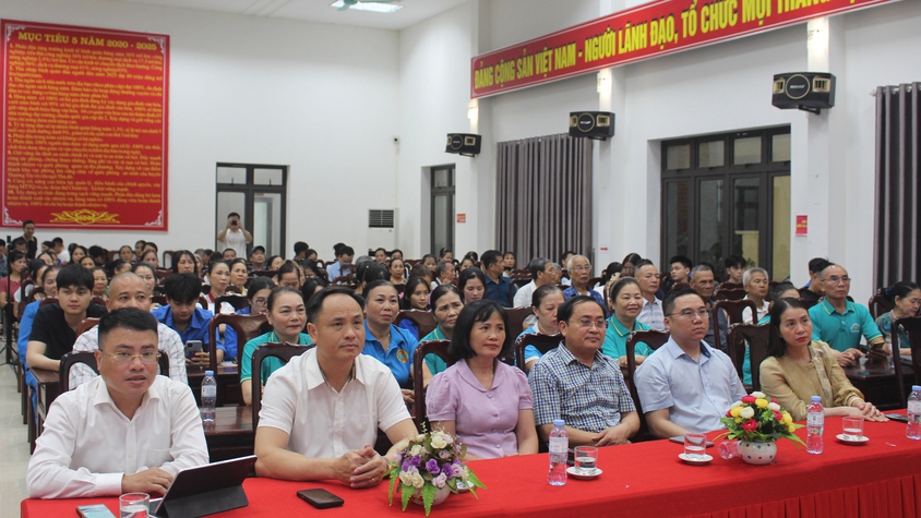 Xã Phú Xuyên tổ chức tập huấn kỹ năng số, ghi hình phát sóng trực tiếp về chuyển đổi số và cải cách hành chính