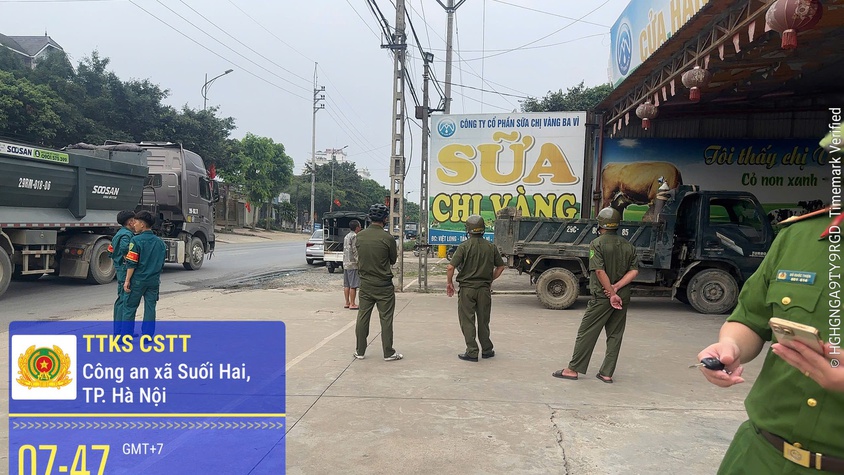 Ban Chỉ đạo 197 xã Suối Hai tiếp tục tổ chức ra quân giải tỏa vi phạm hành lang giao thông 