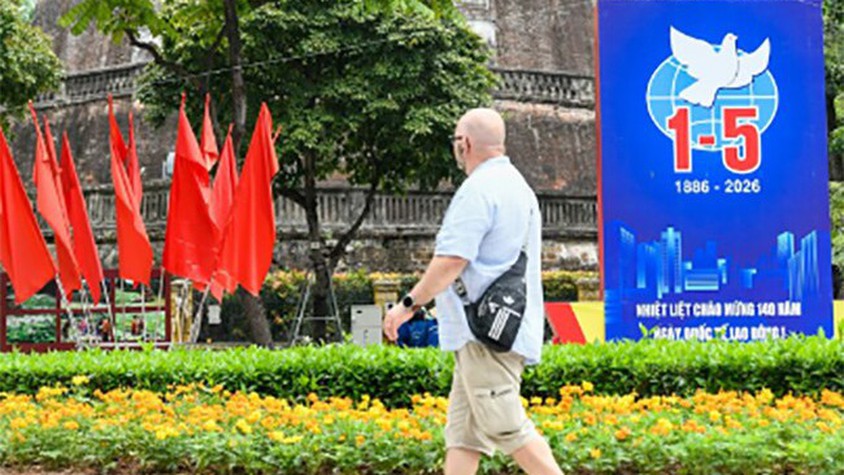Ngày 01/5/2026, Hà Nội ngày quốc tế lao động ít mây, ngày nắng, đêm không mưa, sáng và đêm trời lạnh