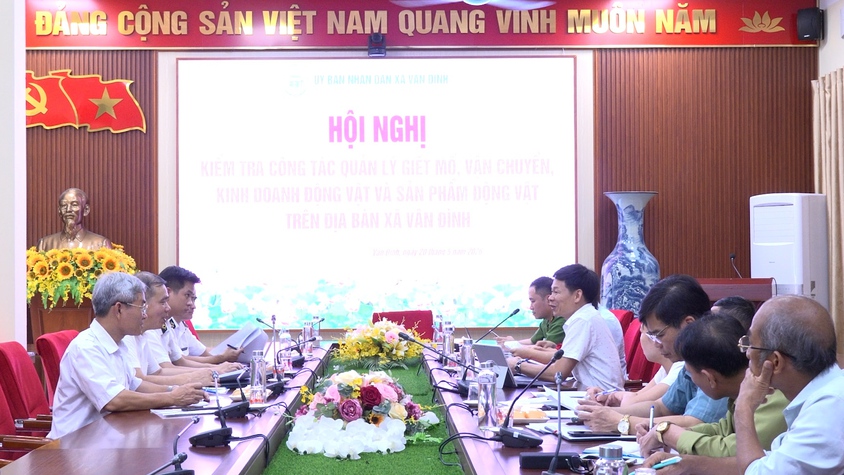 Chi Cục chăn nuôi, thuỷ sản và thú y Hà Nội kiểm tra hoạt động giết mổ gia súc, gia cầm tập trung tại xã Vân Đình
