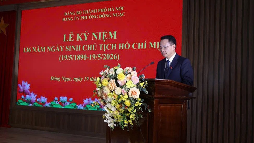 Đảng ủy phường Đông Ngạc tổ chức Lễ kỷ niệm 136 năm ngày sinh Chủ tịch Hồ Chí Minh và trao tặng Huy hiệu Đảng đợt 19/5/2026