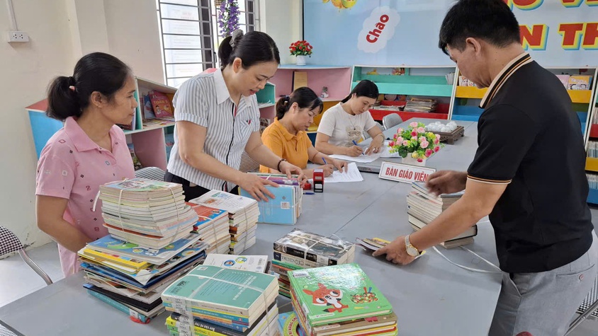 Lan toả văn hoá đọc thông qua hoạt động luân chuyển sách tới trường học
