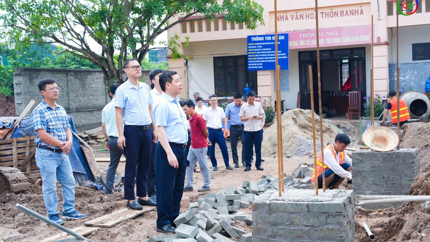 Lãnh đạo xã Quốc Oai kiểm tra tiến độ các dự án phát triển kinh tế - xã hội trên địa bàn