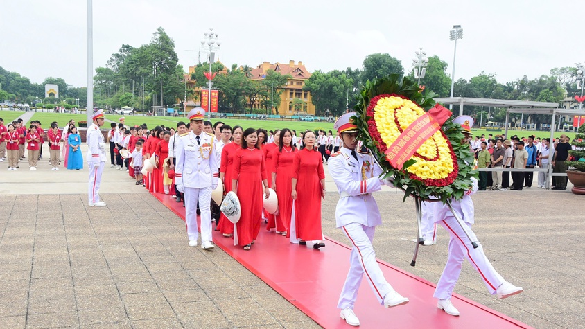 TRƯỜNG THCS THẠCH THÁN BÁO CÔNG DÂNG BÁC, TUYÊN DƯƠNG HỌC SINH XUẤT SẮC NĂM HỌC 2025 – 2026