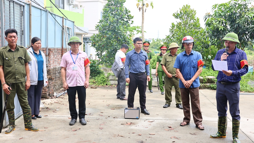 XÃ THẠCH THẤT TỔ CHỨC CƯỠNG CHẾ XỬ LÝ CÁC TRƯỜNG HỢP VI PHẠM ĐẤT ĐAI (ĐỢT 2)