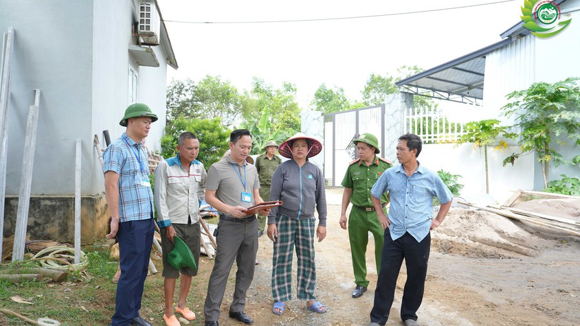 Xã Phú Cát tổ chức tháo dỡ công trình vi phạm trên đất công tại thôn Bạch Thạch