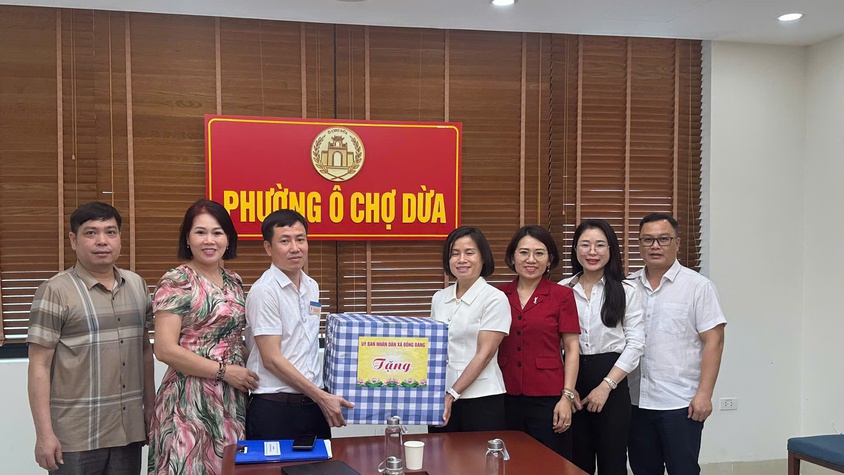 Phường Ô Chợ Dừa đón tiếp và làm việc với đoàn công tác UBND xã Đồng Đăng, tỉnh Lạng Sơn về công tác cải cách hành chính và chuyển đổi số