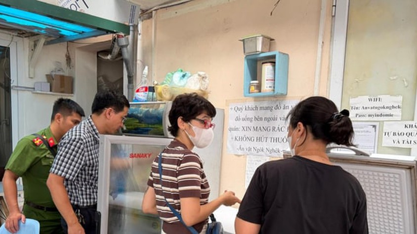 Phường Ô Chợ Dừa siết chặt an toàn thực phẩm quanh khu vực trường học trước kỳ thi