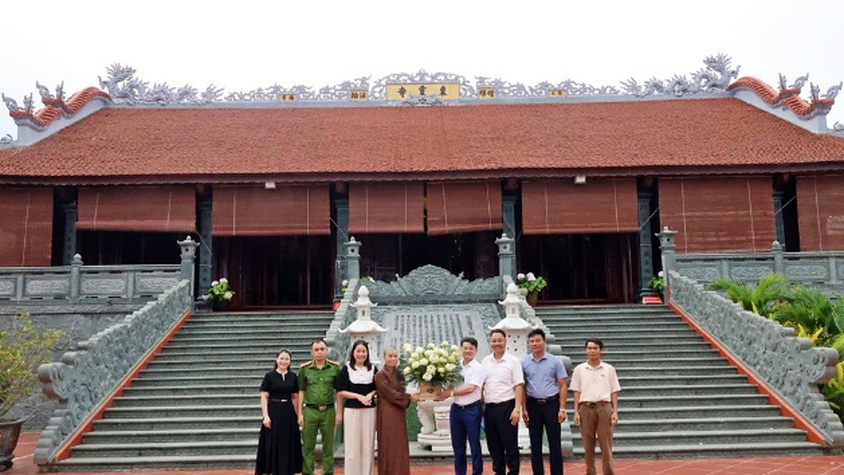 Đồng chí Chu Văn Khang cùng đoàn thăm chúc mừng tại chùa Đông Linh, chùa Tân Sơn, chùa Thiên Sơn