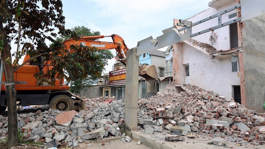 Nhiều hộ dân bị ảnh hưởng bởi dự án nâng cấp, cải tạo Quốc lộ 6 trên địa bàn xã Xuân Mai hoàn thành tháo dỡ sớm bàn giao mặt bằng