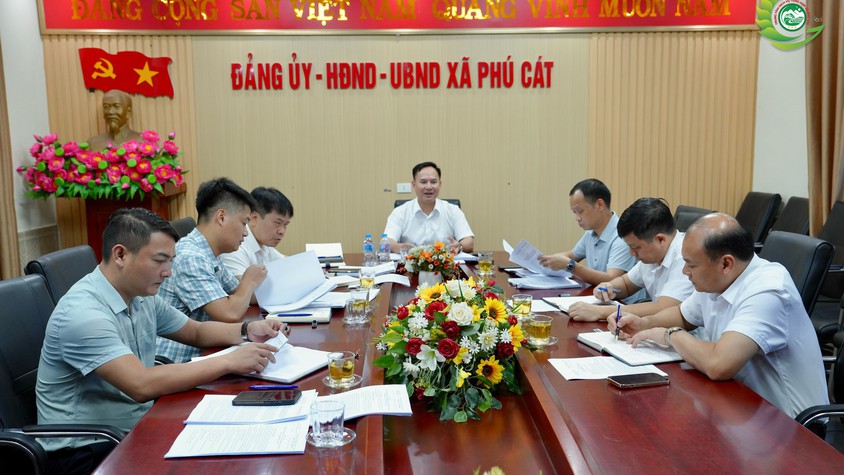 UBND XÃ PHÚ CÁT HỌP TẬP THỂ LÃNH ĐẠO XEM XÉT NHIỀU NỘI DUNG TRỌNG TÂM