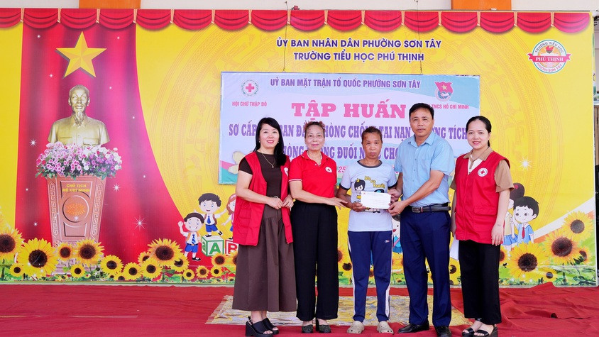 SƠN TÂY TẬP HUẤN SƠ CẤP CỨU BAN ĐẦU, PHÒNG CHỐNG TAI NẠN THƯƠNG TÍCH VÀ ĐUỐI NƯỚC CHO TRẺ EM