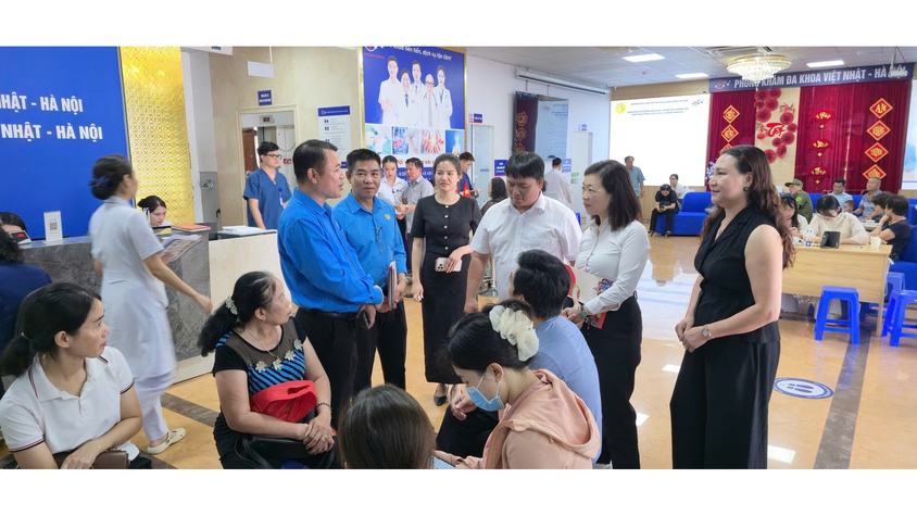 Công đoàn phường Long Biên tổ chức khám bệnh miễn phí cho người lao động