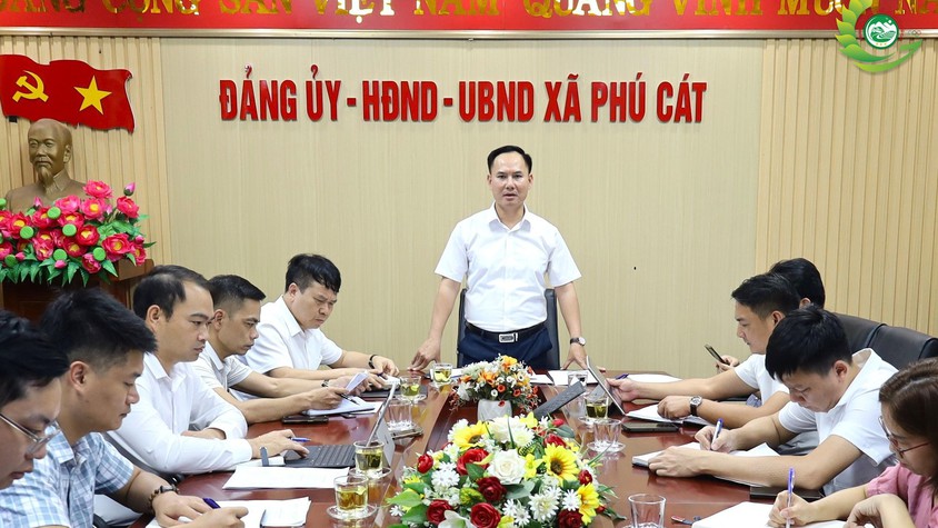 UBND xã Phú Cát làm việc với Phòng Kinh tế về công tác giải quyết thủ tục hành chính lĩnh vực đất đai
