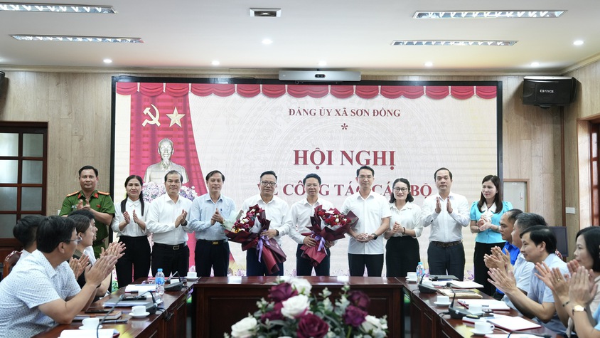 Đồng chí Nguyễn Đình Trường - Phó Chánh Văn phòng Thành ủy được điều động làm Bí thư Đảng ủy xã Sơn Đồng