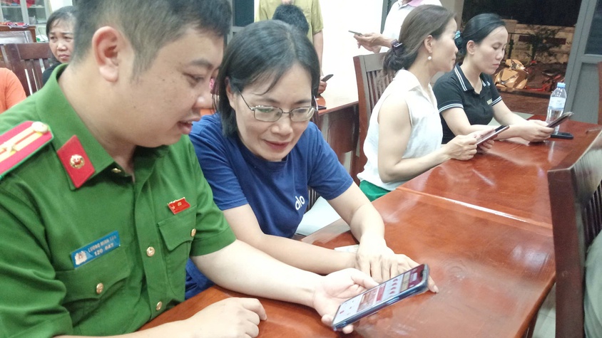 xã Bất Bạt tích cực hưởng ứng chiến dịch hỗ trợ tích hợp VNeID và chữ ký số công cộng