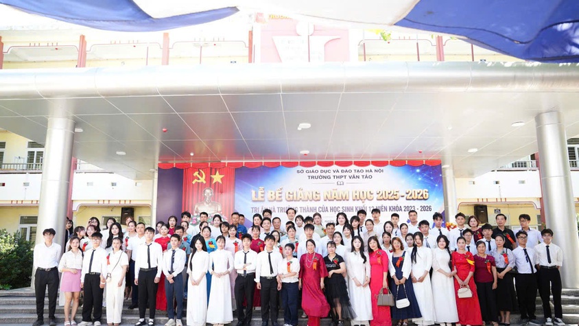 Trường THPT Vân Tảo tổ chức lễ bế giảng năm học 2025-2026