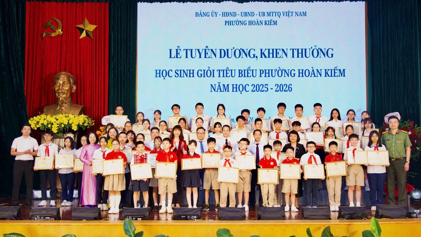 Lễ tuyên dương học sinh giỏi tiêu biểu phường Hoàn Kiếm năm học 2025-2026