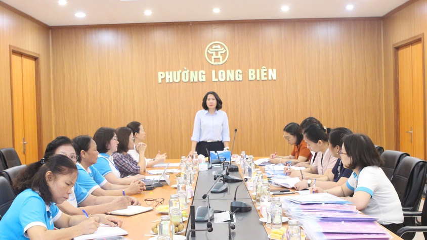 Hội Liên hiệp phụ nữ Thành phố Hà Nội kiểm tra việc thực hiện Điều lệ Hội tại Hội LHPN phường Long Biên