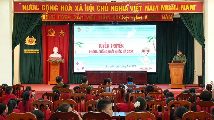Công an xã Dương Hoà tuyền truyền phòng, chống đuối nước hè năm 2026