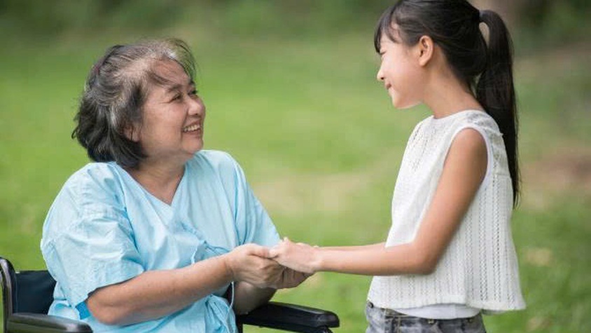 Chăm sóc sức khỏe người cao tuổi và người mắc bệnh mạn tính trong mùa hè
