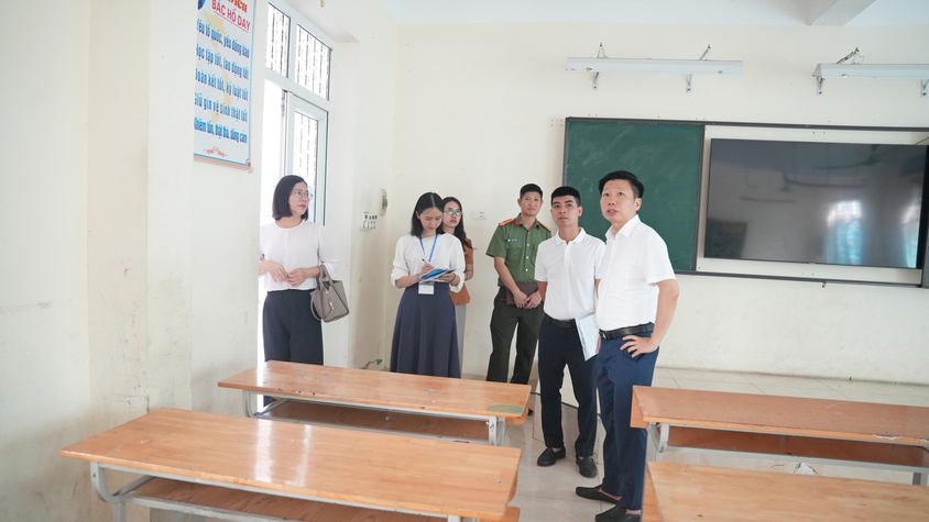 Lãnh đạo phường Sơn Tây kiểm tra công tác chuẩn bị phục vụ kỳ thi tuyển sinh vào lớp 10 THPT năm học 2026-2027