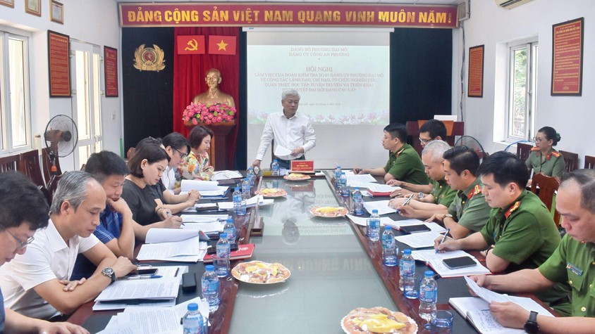 Đảng ủy Công an phường Đại Mỗ làm việc với Đoàn kiểm tra số 01 về việc triển khai Nghị quyết Đại hội Đảng các cấp