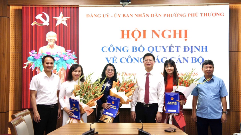 Hội nghị trao Quyết định bổ nhiệm cán bộ lãnh đạo và công bố Quyết định chỉ định cấp ủy tại phường Phú Thượng