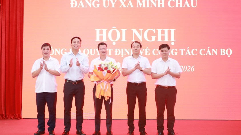 Xã Minh Châu công bố các Quyết định về công tác cán bộ và chuyển giao hội Người cao tuổi, Hội Chữ thập đỏ về trực thuộc Uỷ ban MTTQ Việt Nam xã.