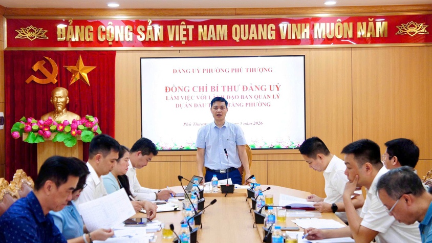 Đồng chí Bí thư Đảng ủy phường làm việc với Ban Quản lý dự án đầu tư – hạ tầng phường Phú Thượng