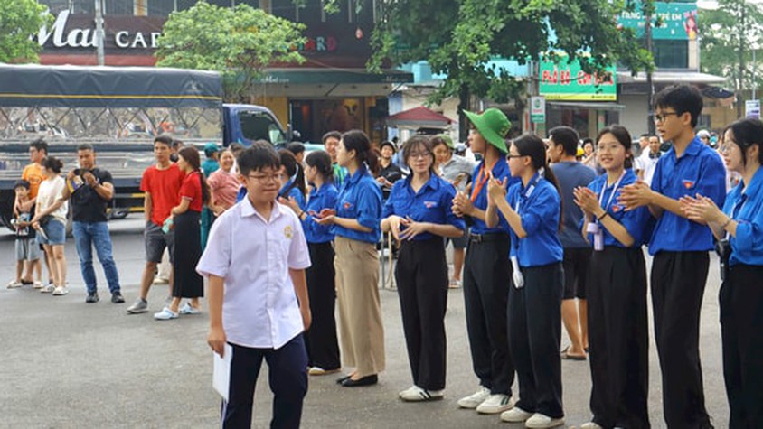 Tuổi trẻ xã Gia Lâm đồng hành cùng sĩ tử trong Kỳ thi tuyển sinh vào lớp 10